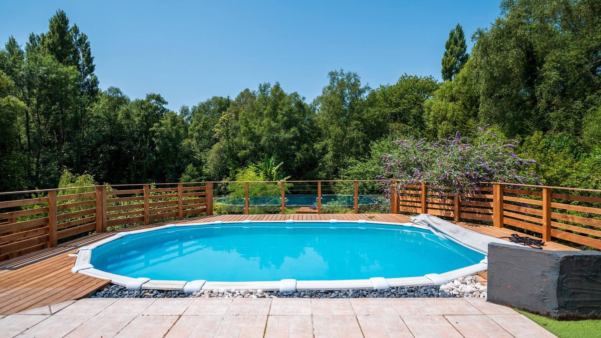Kervignac House | Holiday Home with Private Pool, Private Terrace and Wi-Fi