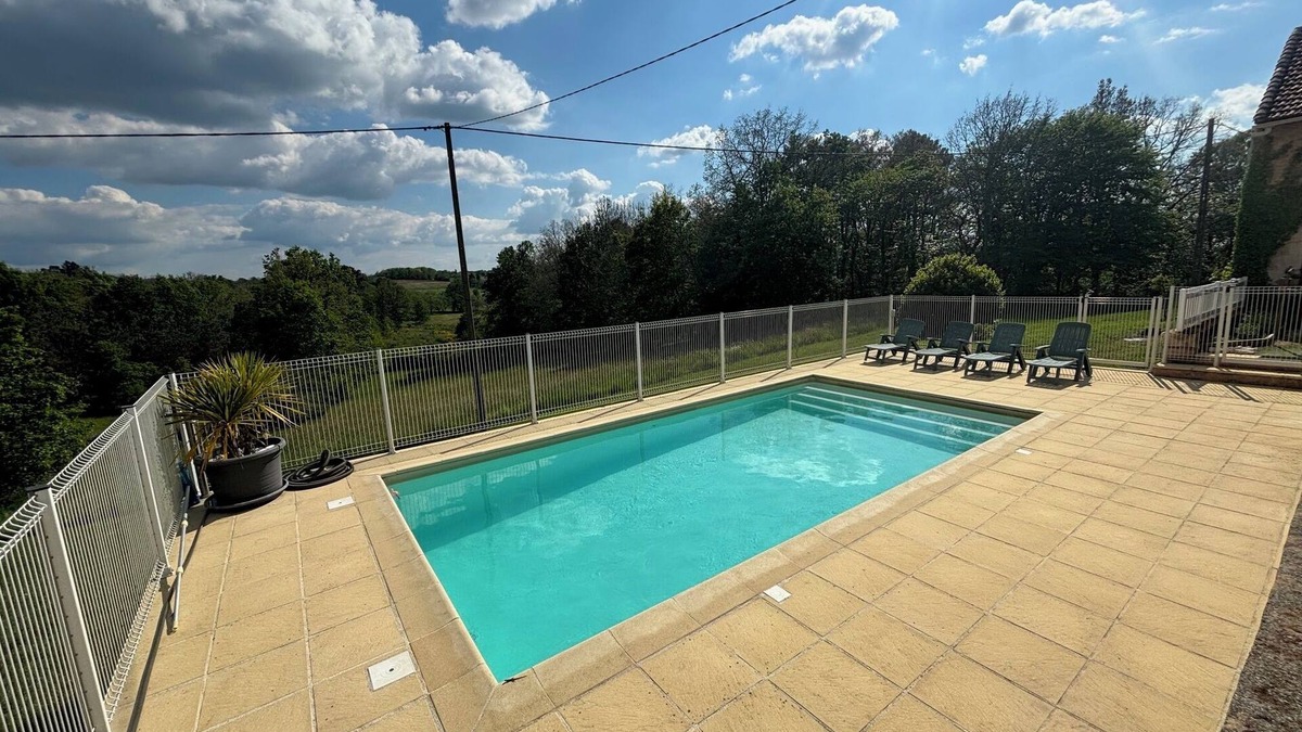 Loubejac House | Holiday Home with Private Pool, Private Terrace and Wi-Fi