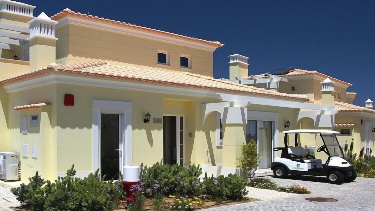 Castro Marim House | Holiday home with a shared pool