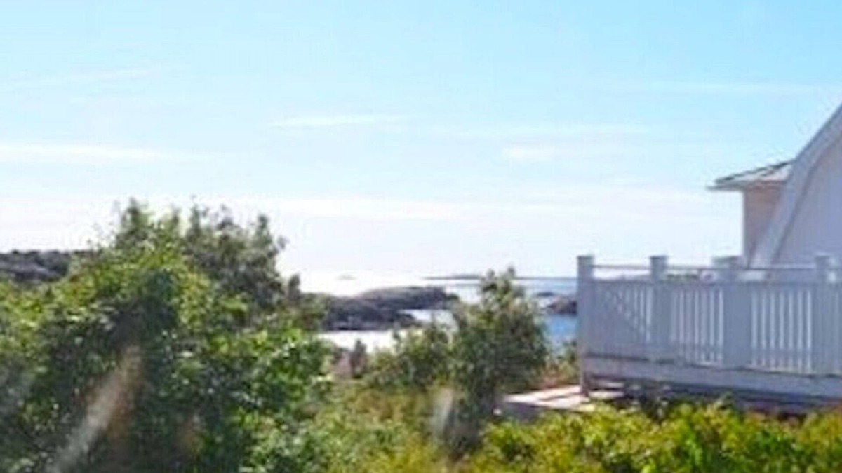 Lysekil House | Holiday home with sea views in Lysekil's most popular area, Gamlestan