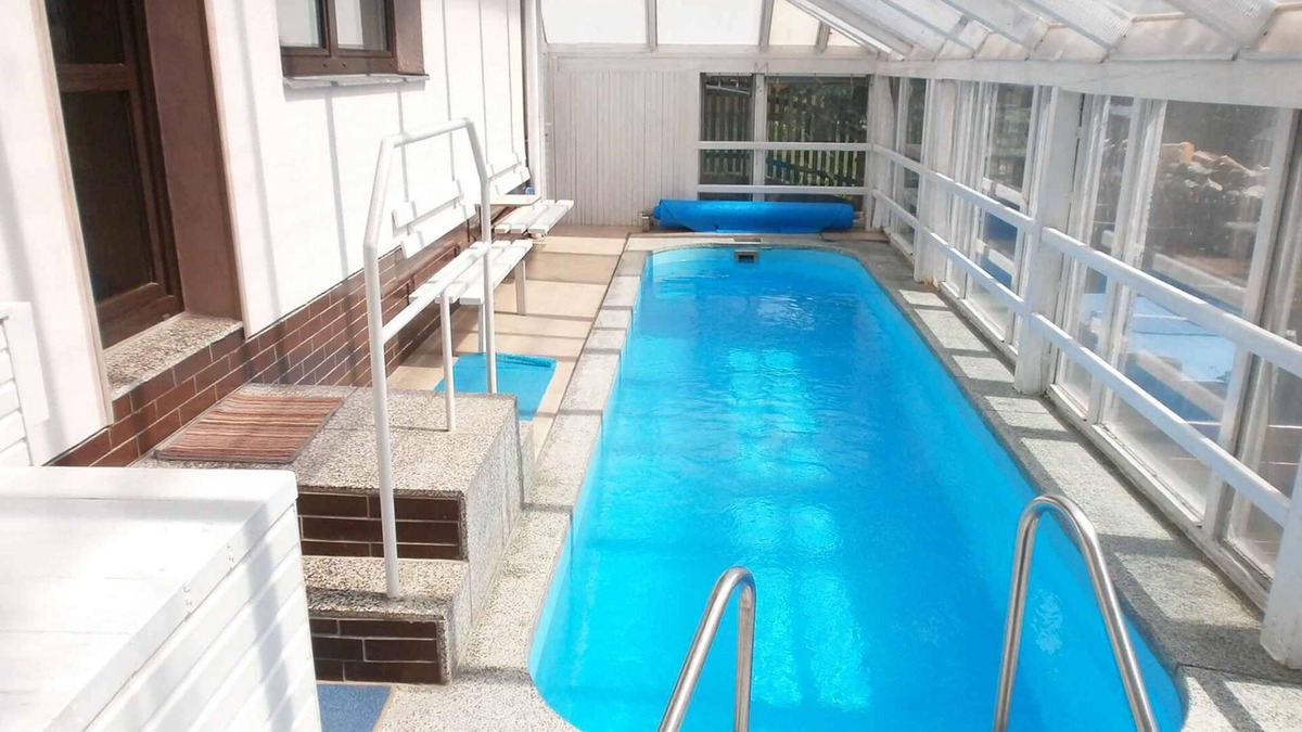 Skrdlovice House | Holiday home with swimming pool, trampoline, mini golf and tennis court