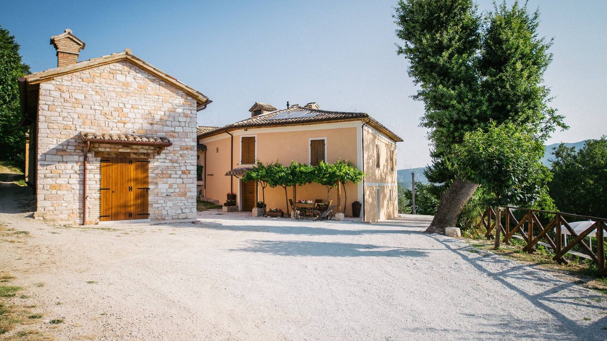 Cagli House | Holiday home with swimming pool for large families
