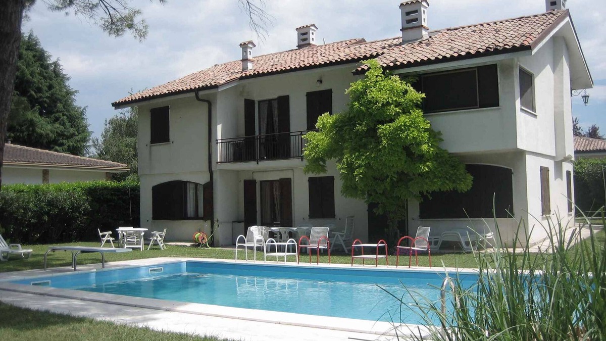 Mattarana House | Holiday home with terrace and pool