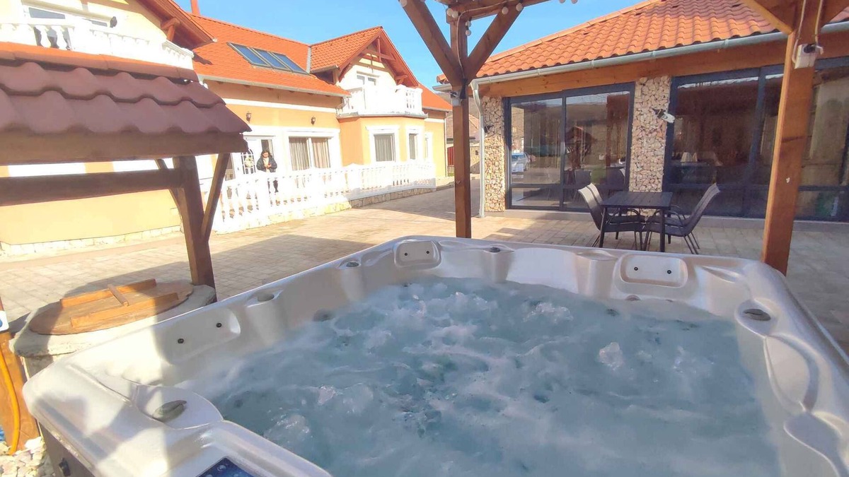 Kereki House | Holiday home with whirlpool, sauna, air conditioning, WiFi and fitness equipment