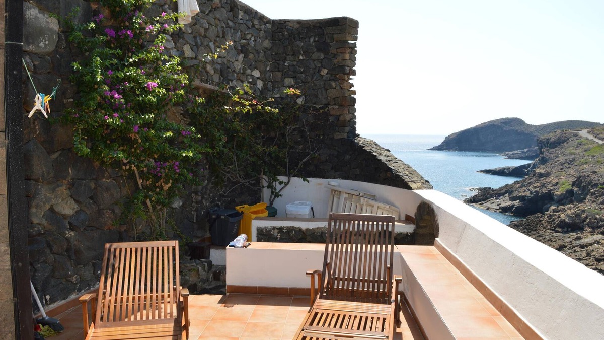Tracino House | Holiday Home "Ziloto" with Sea View, Terrace & Wi-Fi
