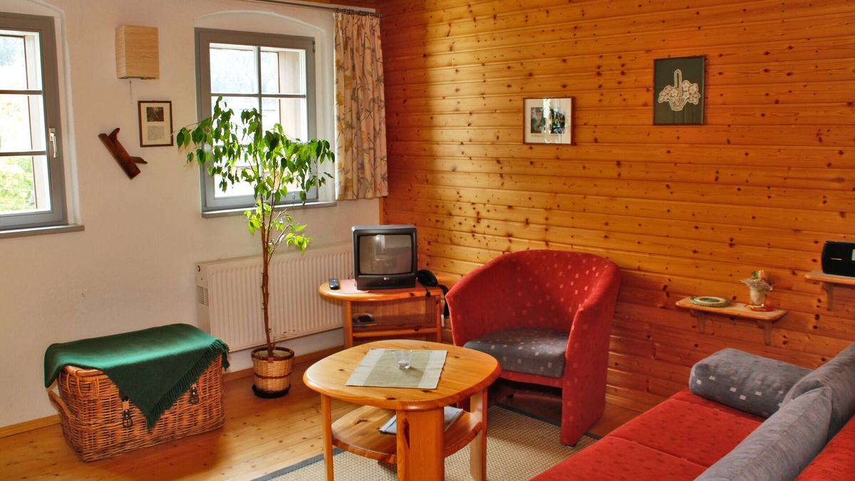 Rittersgrun House | Holiday Home 'Zum Grünen Hirsch Stolln' with Mountain View, Private Terrace and Wi-Fi