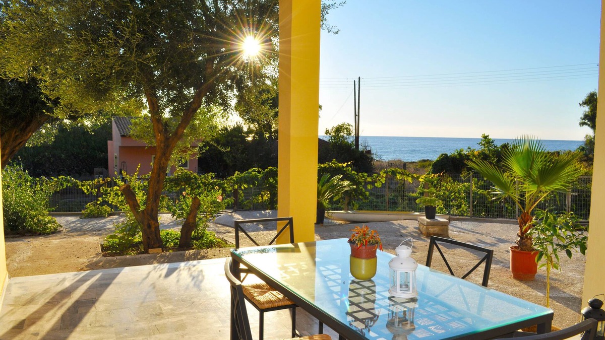Corfu House | Holiday homes on Corfu "Angelos" on Agios Gordios beach