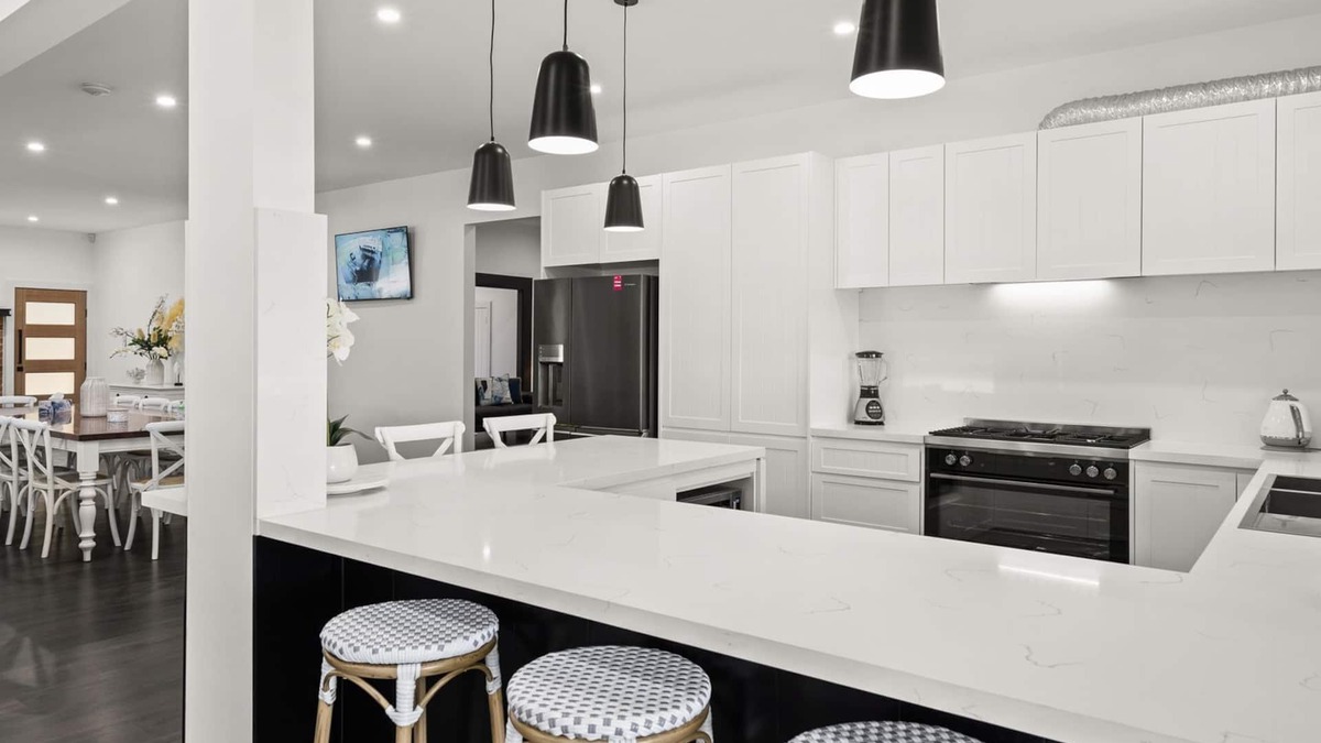 Falls Creek House | Holiday Homestead - Large Farm Stay Style Home