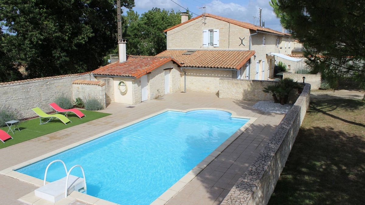 Prisse-la-Charriere House | Holiday house "La Marquise" 8 to 10 people