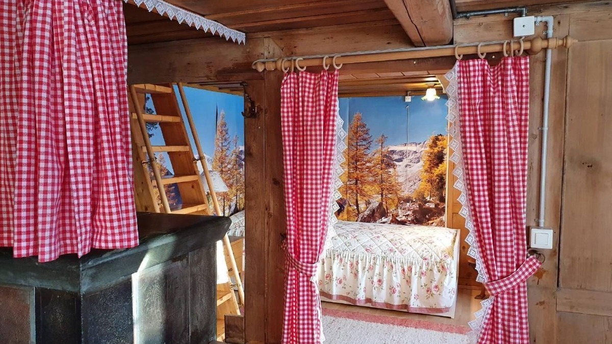 Buerglen Ski Chalet | Holiday house Haldi b. Schattdorf for 1 - 8 persons with 3 bedrooms - Detached holiday house