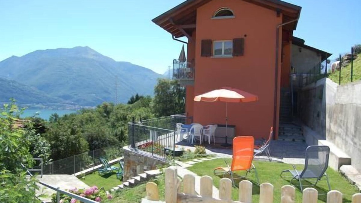 Pianello del Lario House | Holiday house Pianello del Lario for 1 - 7 persons with 3 bedrooms - Holiday home