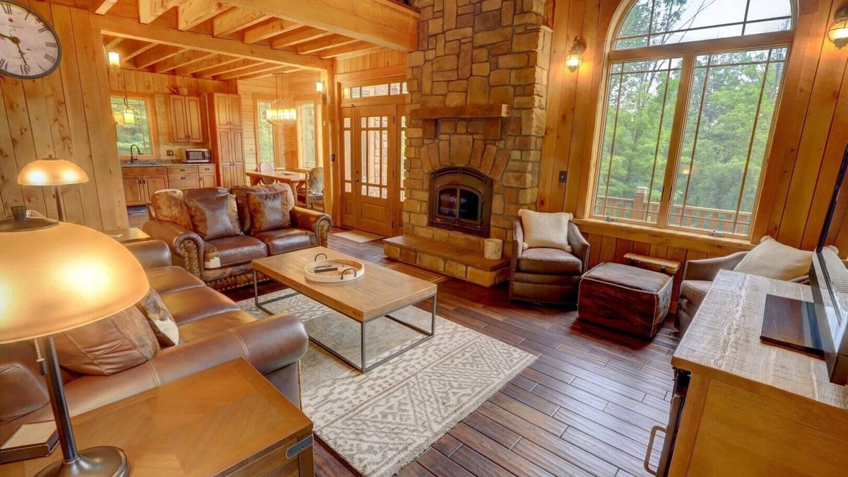 Ellicottville Ski Chalet | Holiday House 4 Bedroom Chalet by RedAwning