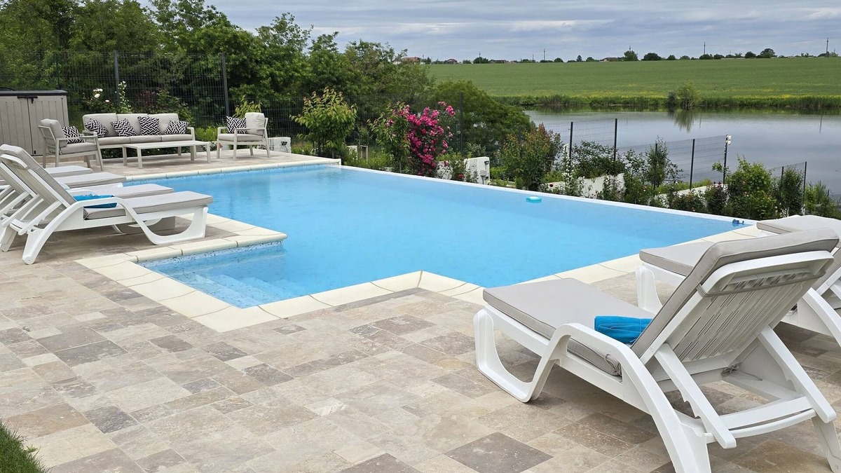 Balotesti House | Holiday house 5-10 min to Therme Bucharest and Airport