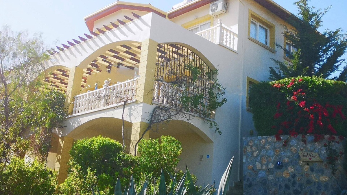Yesiltepe House | Holiday house Alsancak for 1 - 9 persons with 4 bedrooms - Holiday house