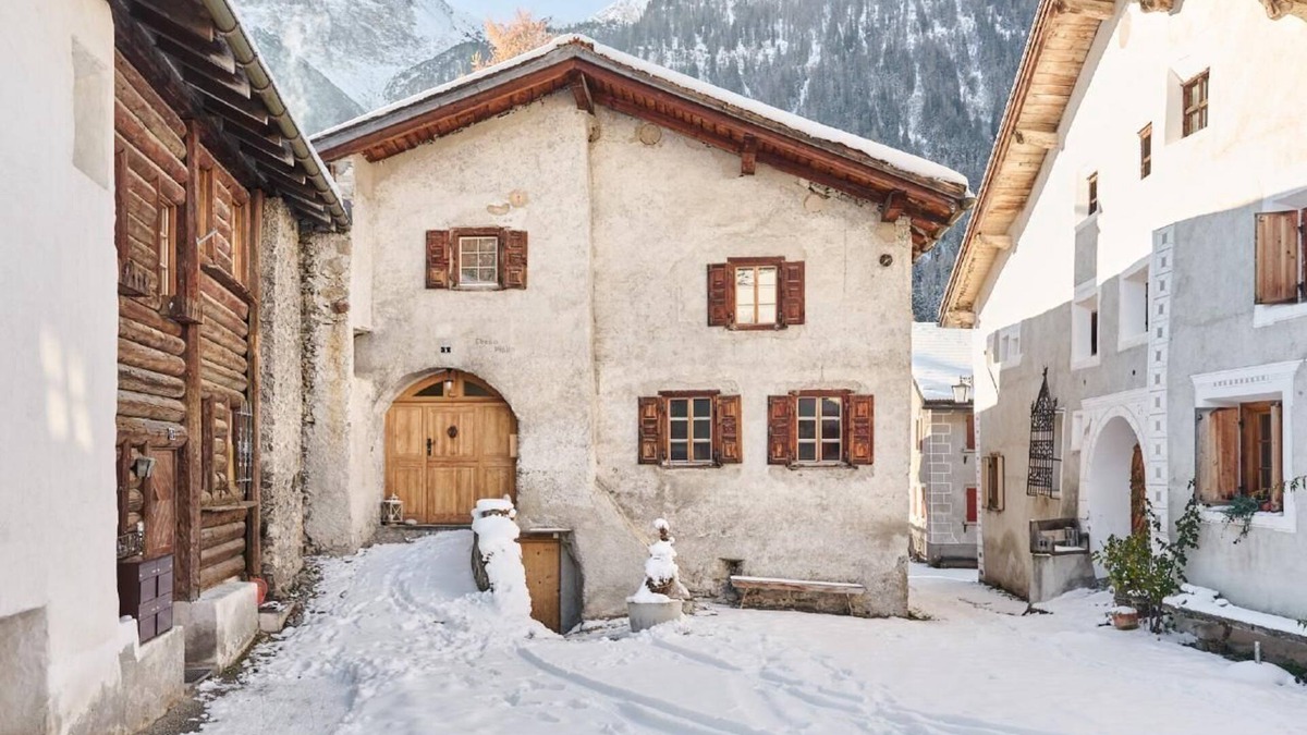 Berguen House | Holiday house Bergün/Bravuogn for 1 - 6 persons with 3 bedrooms - Detached holiday house