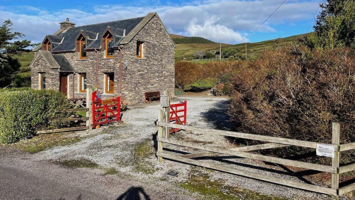 Ballinskelligs House | Holiday house Ballinskelligs for 1 - 7 persons with 3 bedrooms - Holiday house
