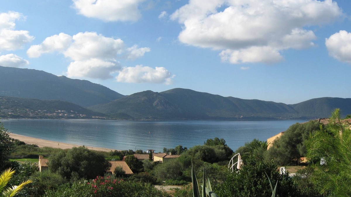 Residences du Golfe de Lava House | Holiday house by the sea with a fantastic view of the bay