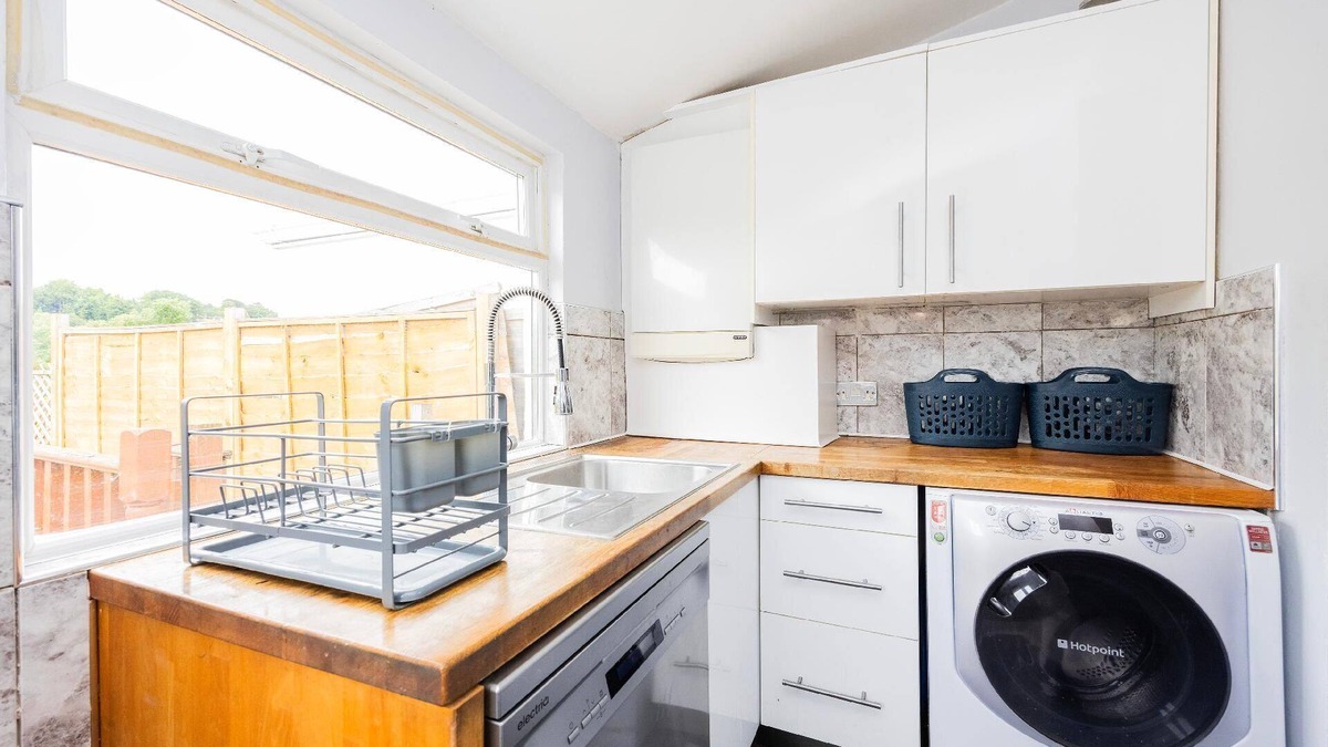 Caterham House | Holiday house Caterham for 2 - 8 persons with 4 bedrooms - Holiday home