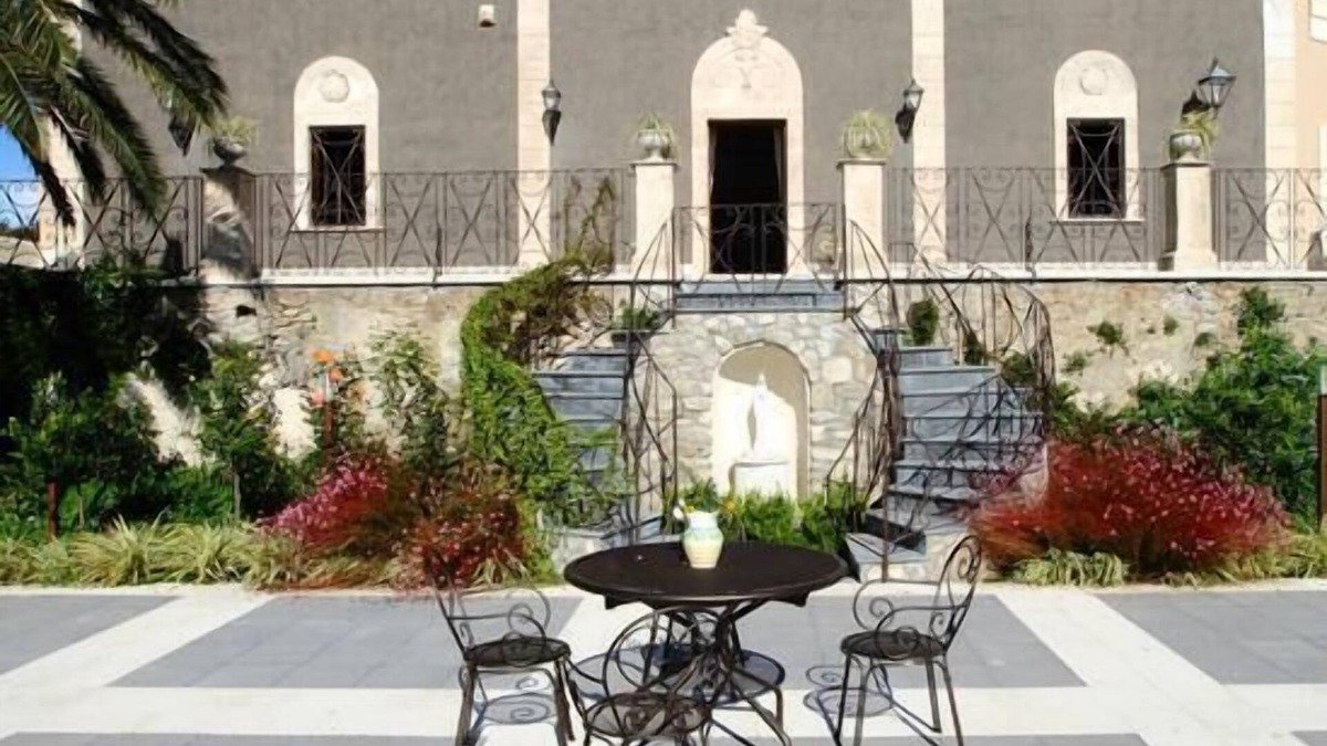 Centuripe House | Holiday house Centuripe for 12 - 14 persons with 4 bedrooms - Holiday house
