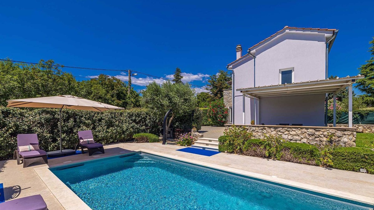 Kras House | Holiday house CIRIK with heated swimming pool