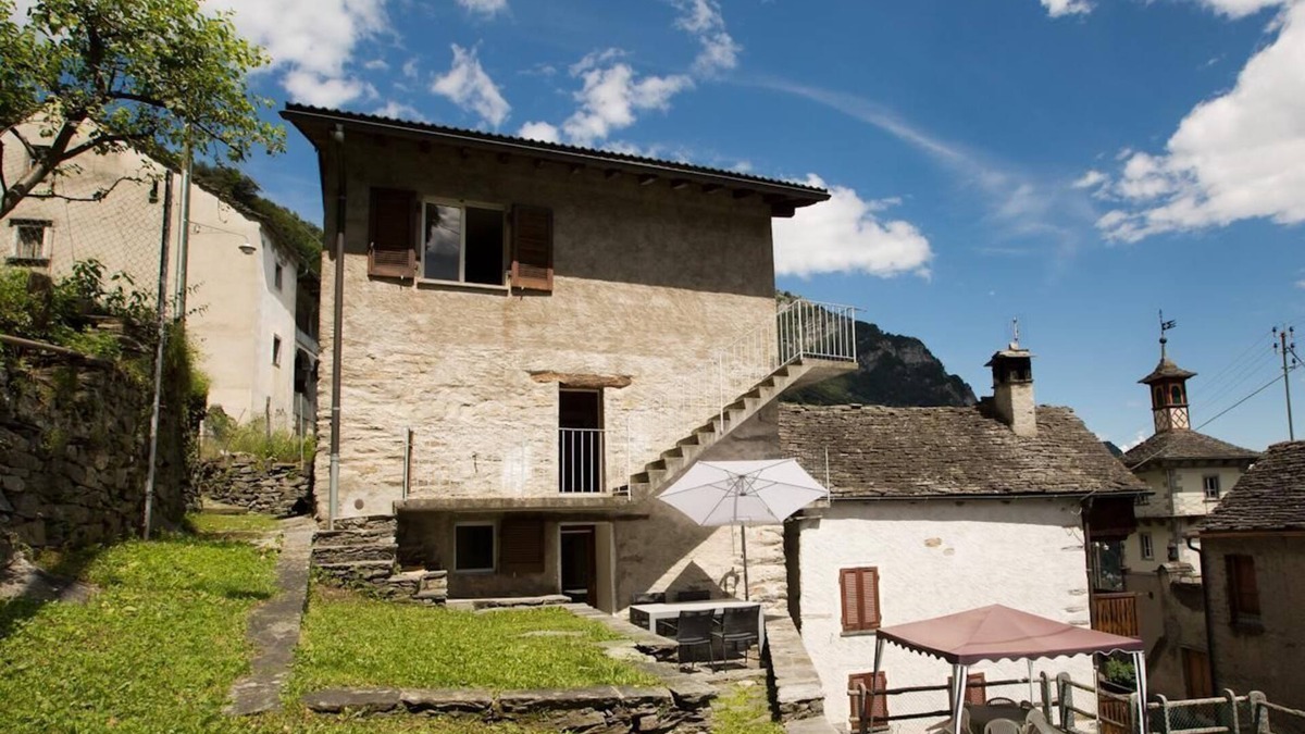 Spruga House | Holiday house Comologno for 1 - 6 persons with 2 bedrooms - Holiday house