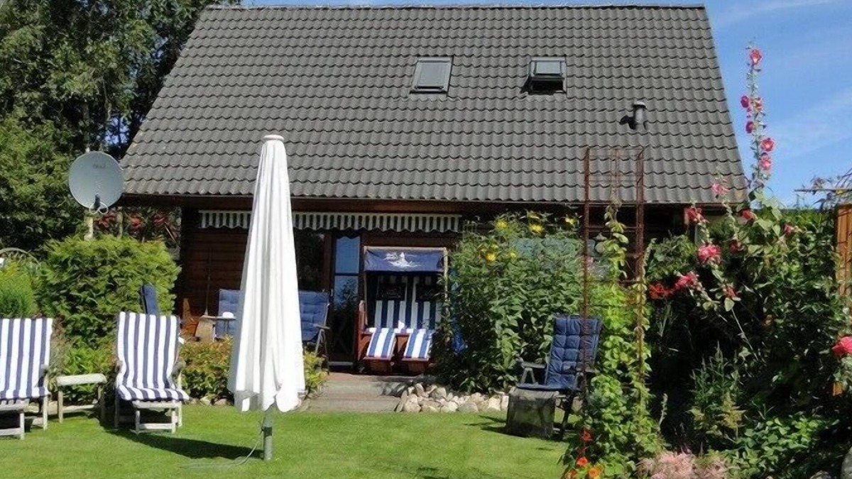 Kochendorf House | *holiday house, 62 sqm, 3 persons, 2 bedrooms, by a field