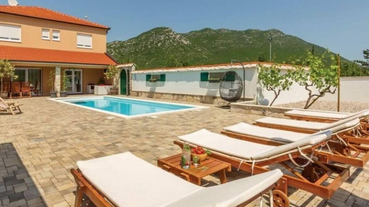 Vrgorac House | Holiday house Dragljane for 1 - 8 persons with 4 bedrooms - Holiday house