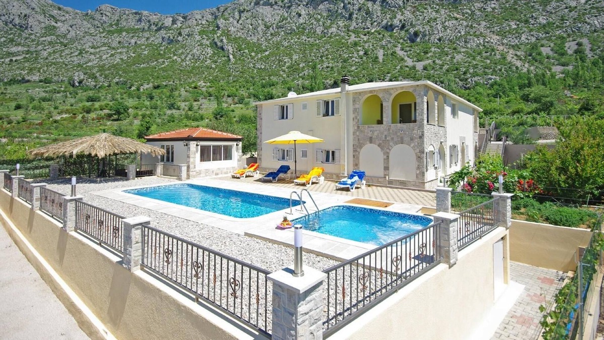 Vrgorac House | Holiday house Dragljane for 8 - 10 persons with 4 bedrooms - Holiday home