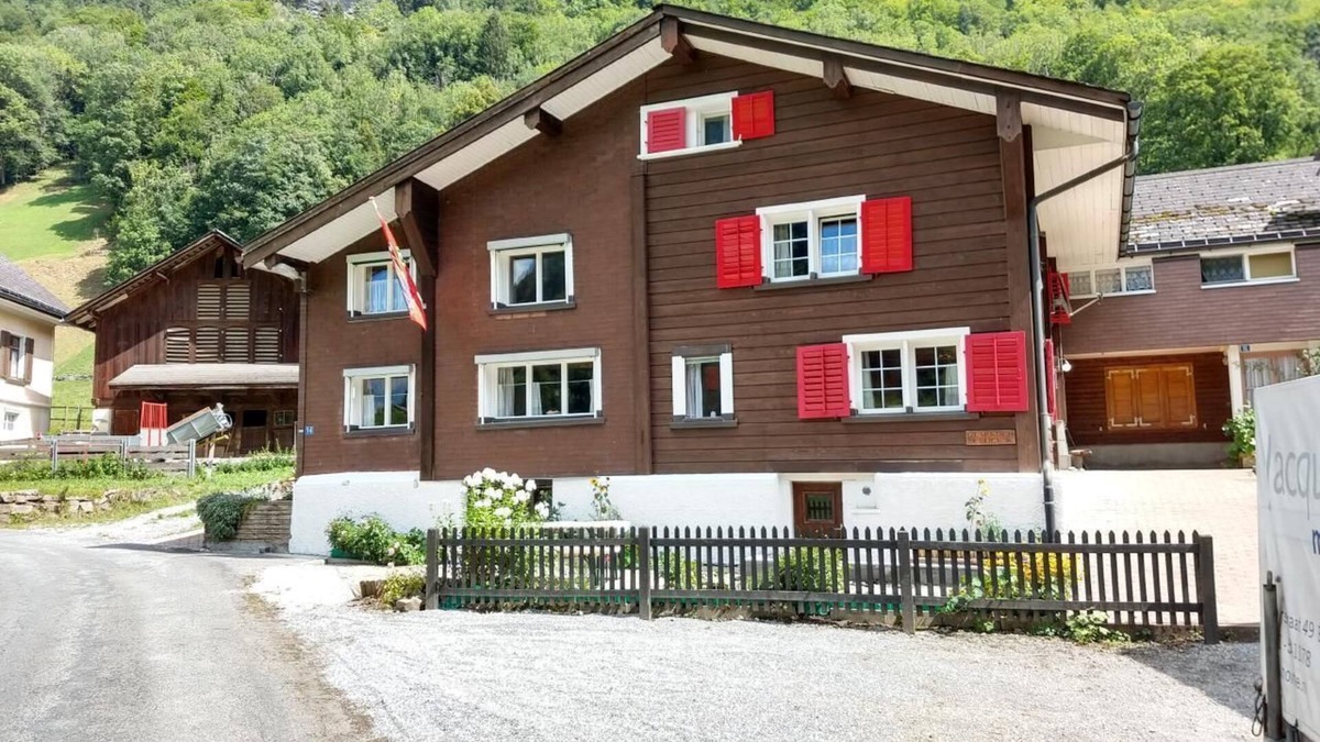 Engi House | Holiday house Engi for 1 - 6 persons with 4 bedrooms - Detached holiday house