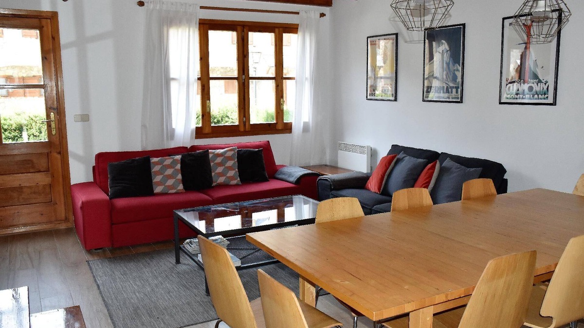 Escarrilla House | Holiday house Escarrilla for 1 - 10 persons with 3 bedrooms - Row house