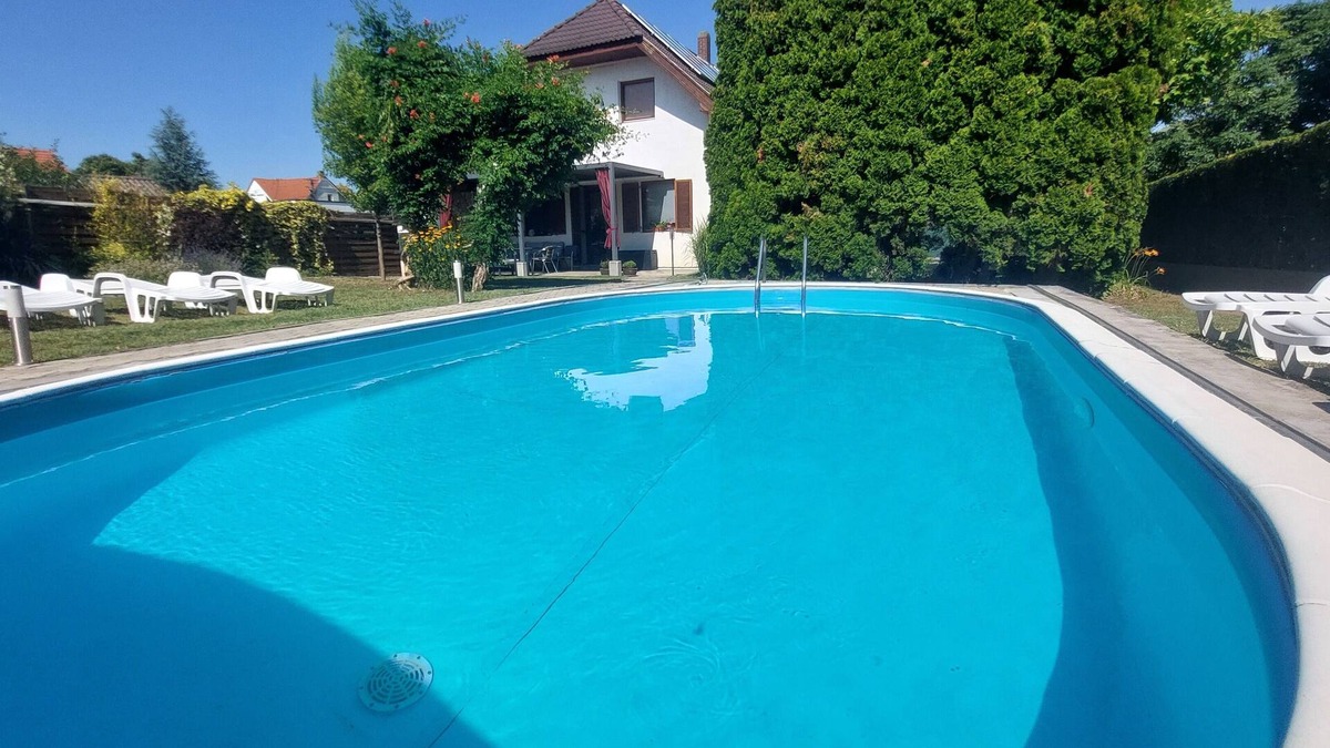 Siofok House | Holiday house for 8 with swimming pool, air-conditioning in silent area