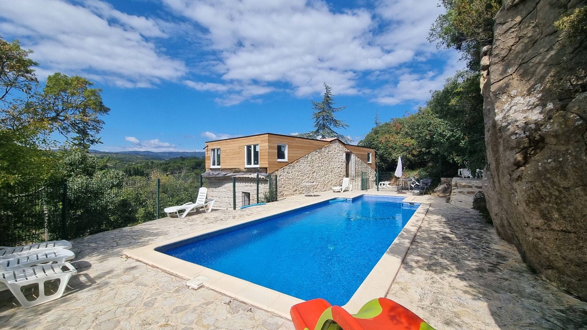 Beaufort House | Holiday house for 12 guests with private pool