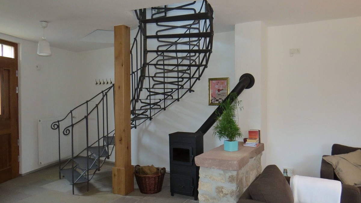 Budesheim House | Holiday house for up to 7 people, approx. 100 m², quiet location, terrace, WiFi