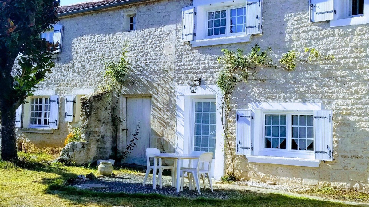 Pays de Fontenay-Vendee House | Holiday house Fontenay le Comte for 1 - 3 persons with 1 bedroom - Row house