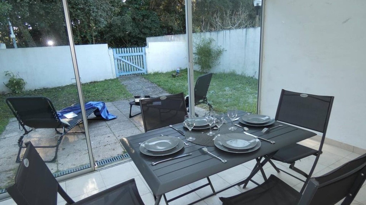 Fromentine House | Holiday house in Fromentine for 4, veranda, pets allowed, garden, parking