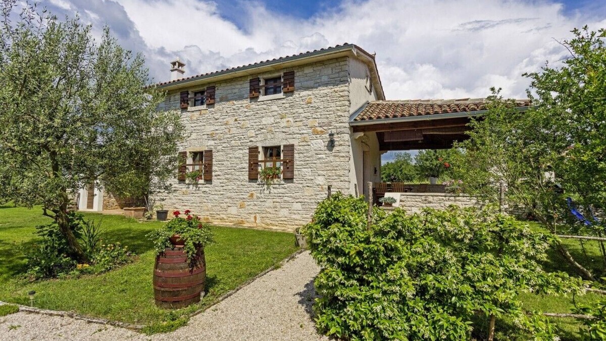 Prkacini House | Holiday house Galant * fenced garden, terrace, BBQ, free WiFi