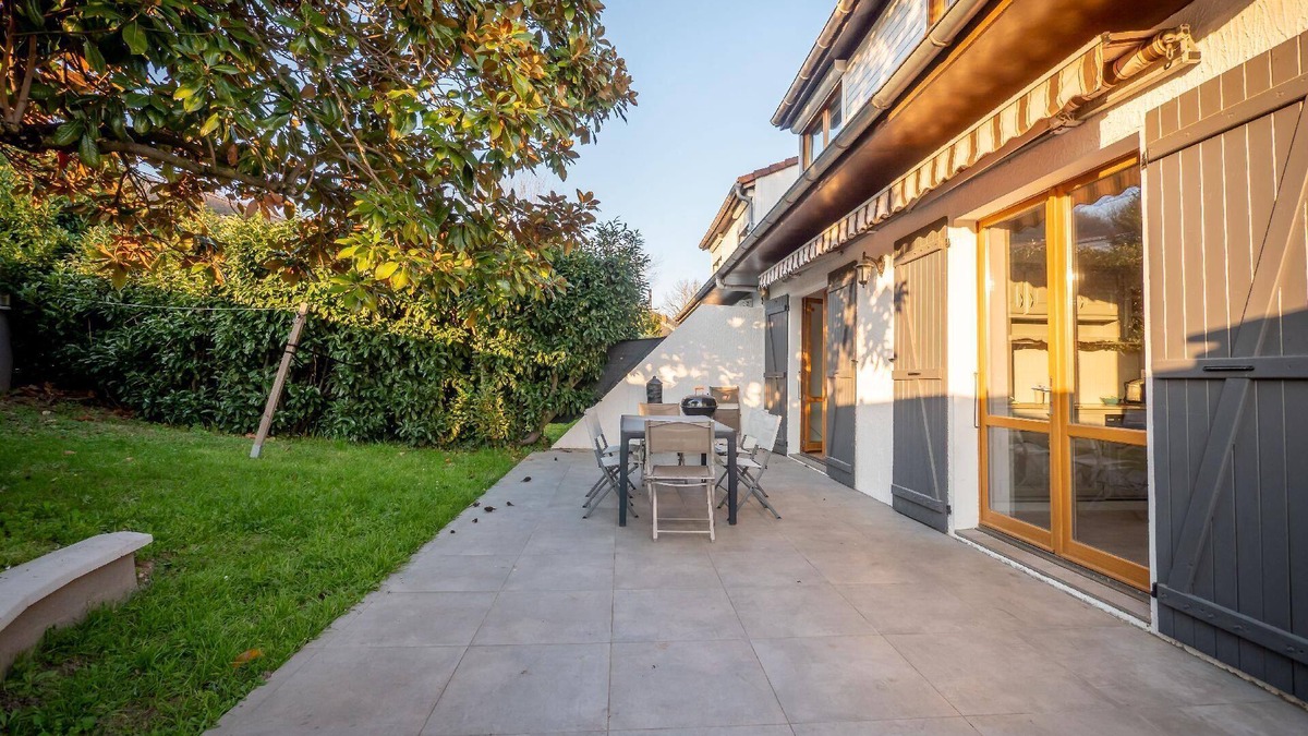 Grigny House | Holiday house Grigny for 1 - 8 persons with 4 bedrooms - Row house