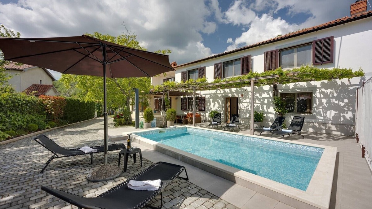 Lupoglav House | Holiday House Planik