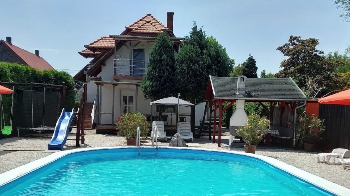 Balatonmariafurdo House | Holiday house Balatonmáriafürdõ for 1 - 7 persons with 3 bedrooms - Holiday home