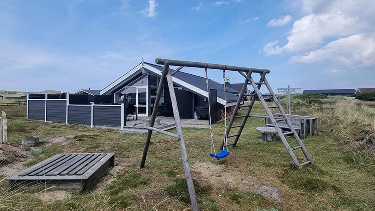 Hvide Sande House | Holiday house in Bjerregard on Holmsland Klit, family friendly, WiFi and oven