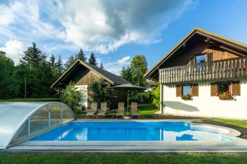 Cerklje na Gorenjskem House | Holiday House in Nature with Pool, Pr Matažič