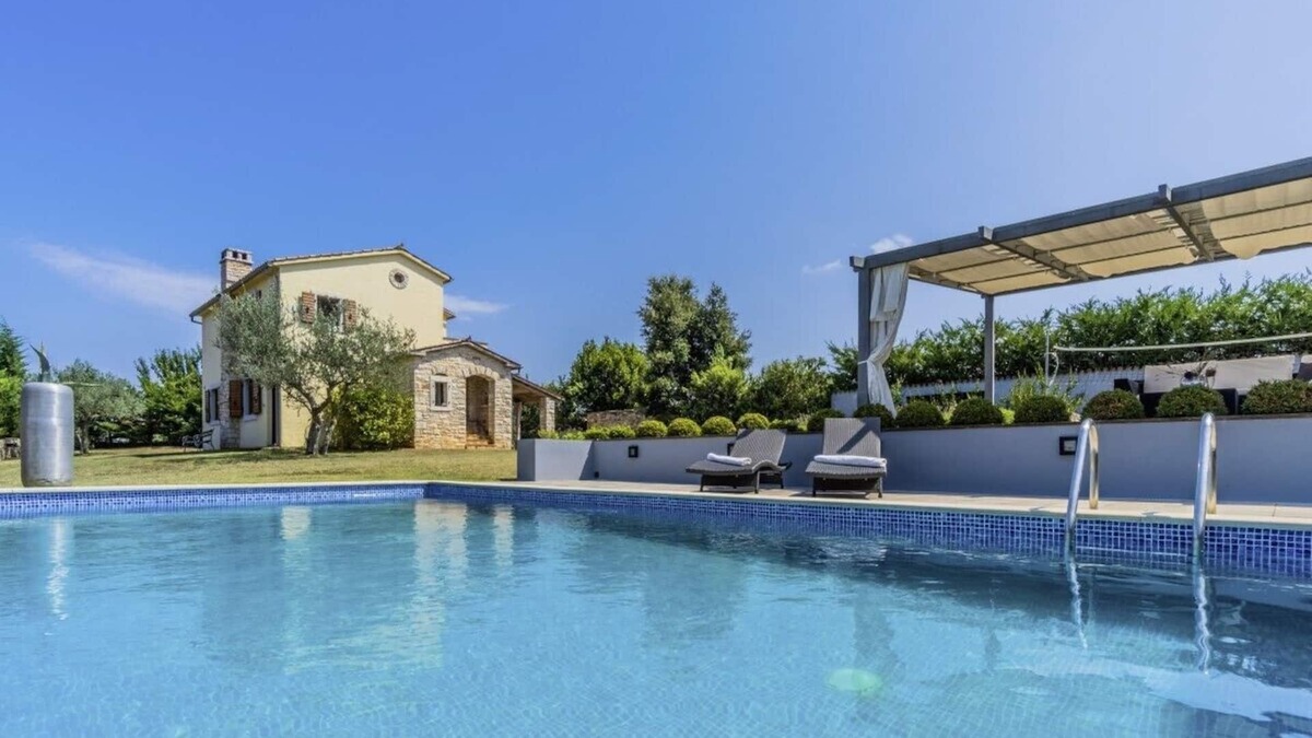Muntic Villa | Holiday house Istria Moderna * 3000 m2 garden, private pool, BBQ, WiFi
