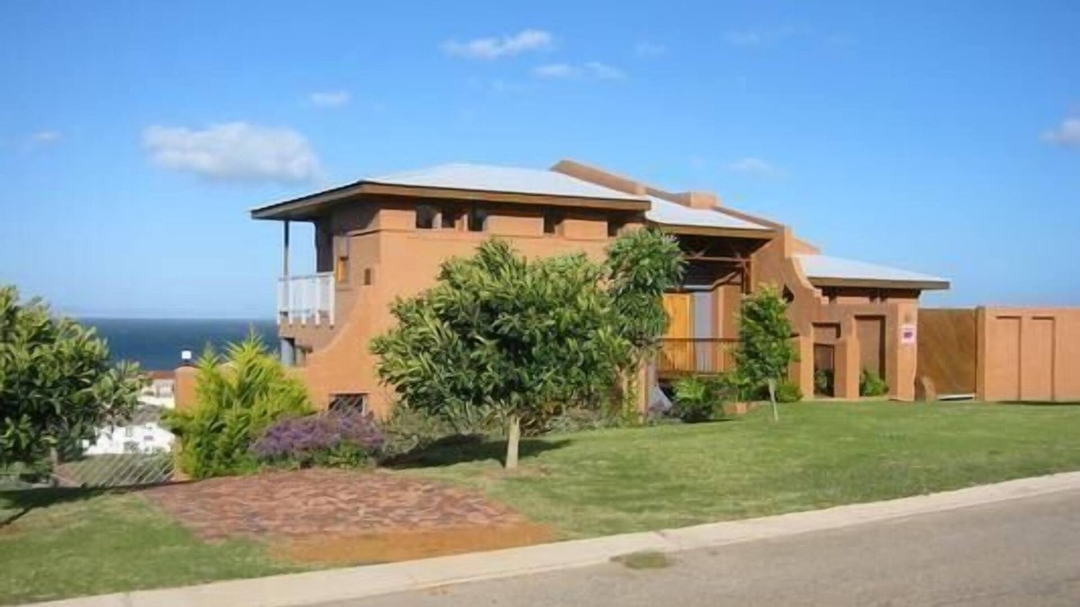 Wavecrest House | Holiday house Jeffreys Bay for 1 - 7 persons with 3 bedrooms - Luxury holiday home