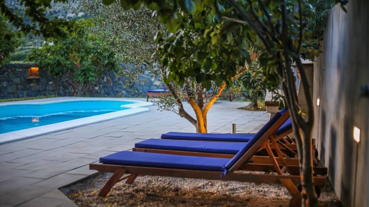 Tugare House | Holiday house Joanna - with pool: - Tugare, Riviera Omis, Croatia