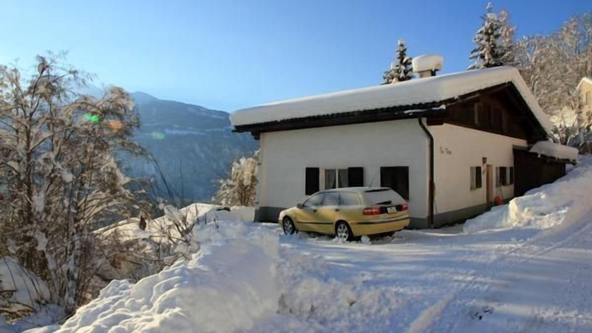 Laax Ski Chalet | Holiday house Laax for 1 - 9 persons with 5 bedrooms - Holiday house