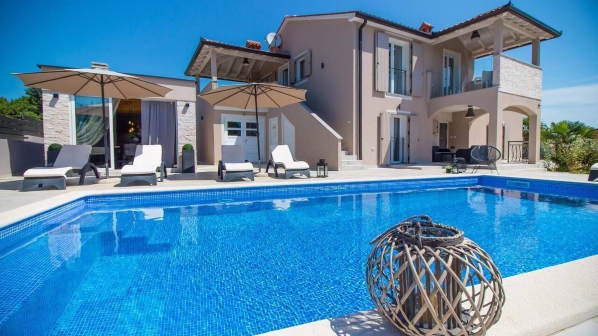 Becici House | Holiday house Labin for 1 - 8 persons with 4 bedrooms - Holiday home