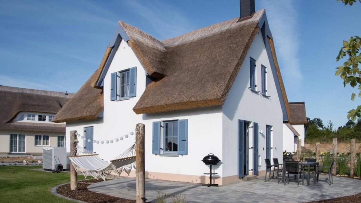 Parow Apartment | Holiday house "Lagom" with garden furniture and beach chair