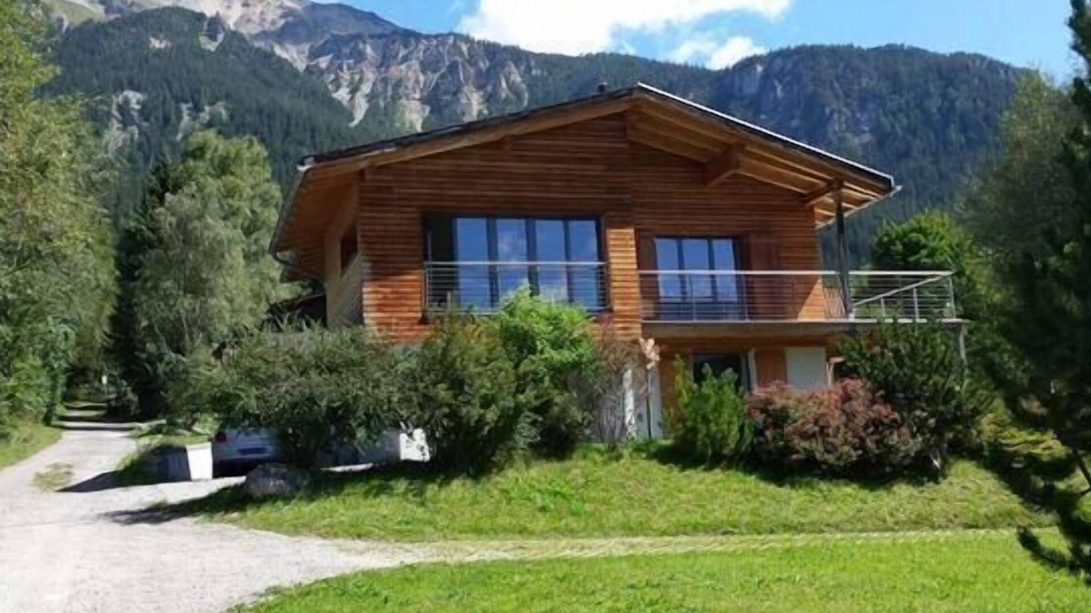 Grisons House | Holiday house Lenz for 1 - 8 persons with 4 bedrooms - Detached holiday house