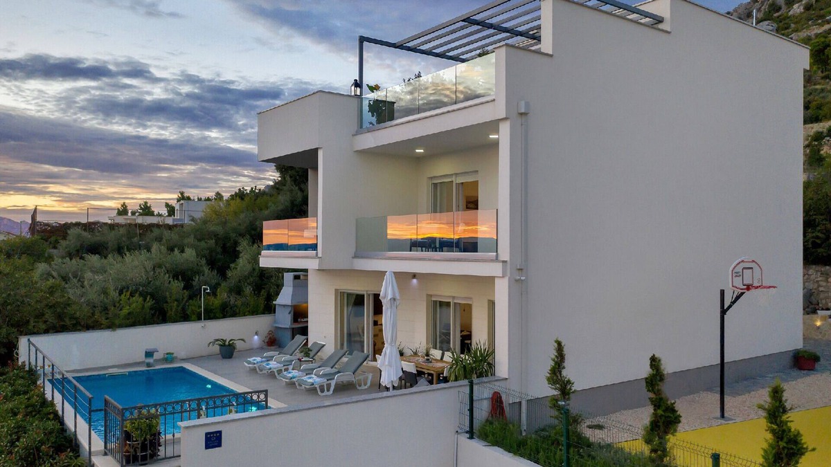 Krvavica House | Holiday house Makarska for 1 - 6 persons with 4 bedrooms - Holiday house