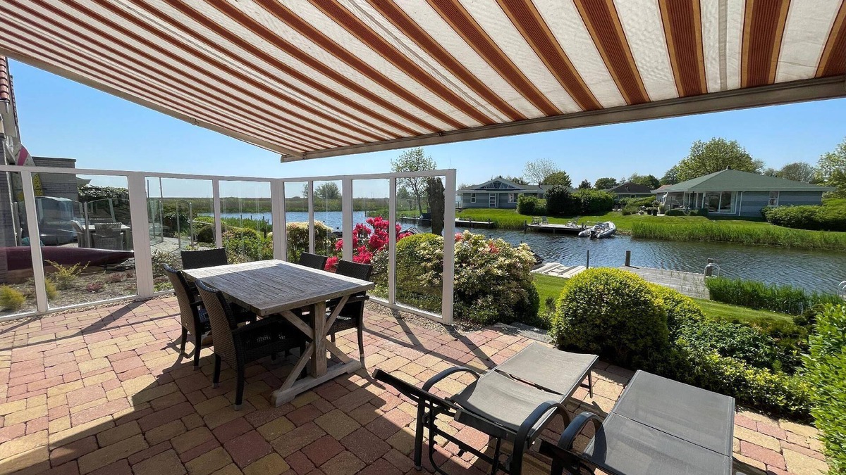 Makkum House | Holiday house Makkum FR for 1 - 5 persons with 2 bedrooms - Twin house